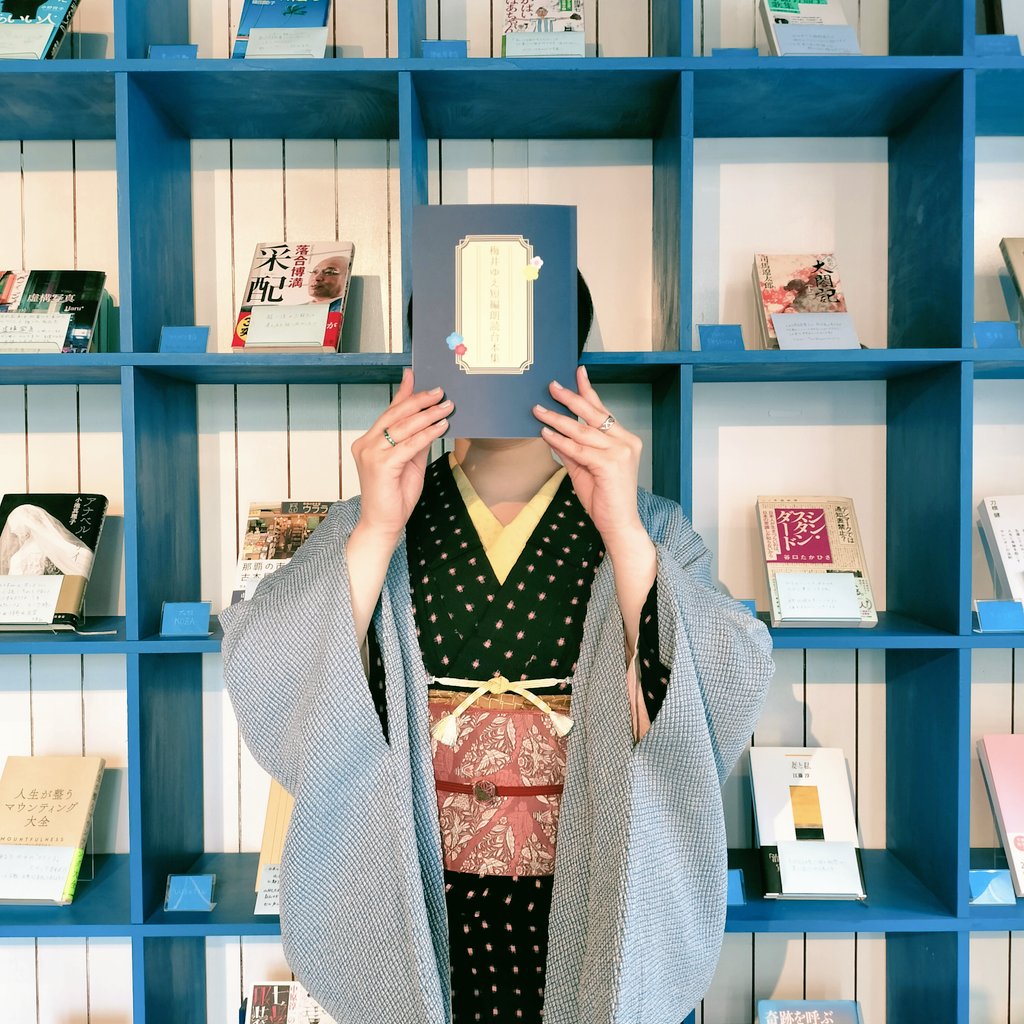 一冊本屋 青い小窓に出店中